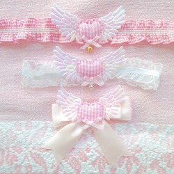 misamys:Choker, garter and pin~Would anyone