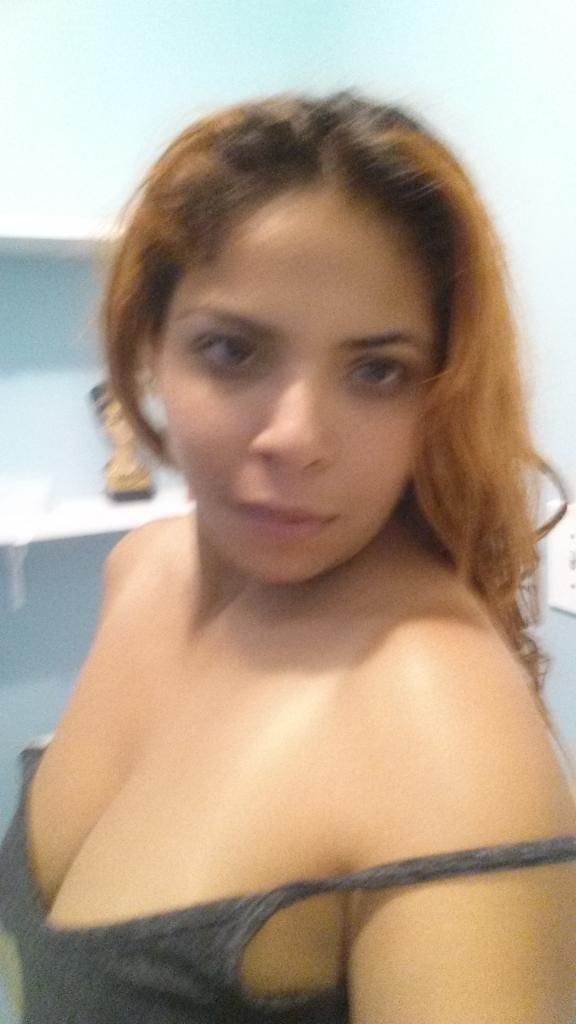 chiches-and-nalgas:  sexy latina with big titts