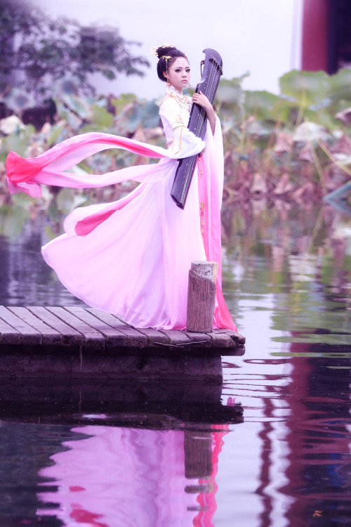 Modified hanfu photography by ziphoto.  (It has a bit of cos element from JX3 online but since it&rs