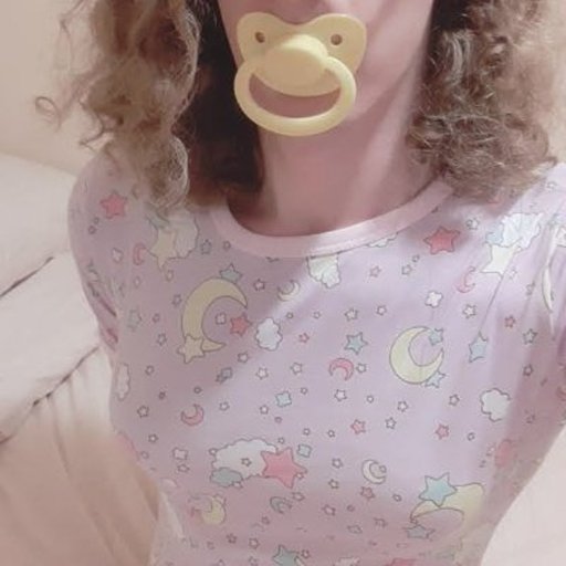 demonkittenn:Pigtails and blankie and bunny, oh my!Droplet xo