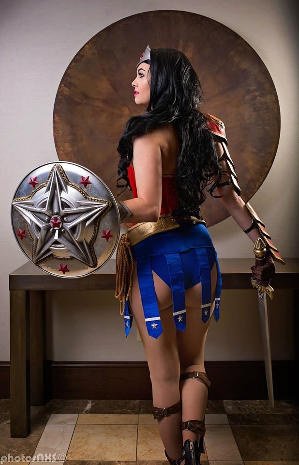 cosplay-booties:  Wonder Woman