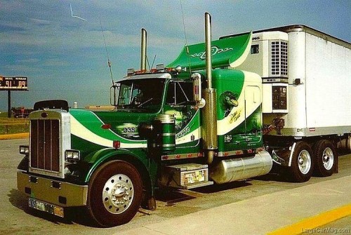 www.CDLhunter.com  Large Car Mag #truckporn #dieselpower #truckstop #dieselporn #diesellife #diesel 