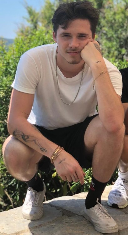 Porn bromancebooty:Brooklyn Beckham - body & photos