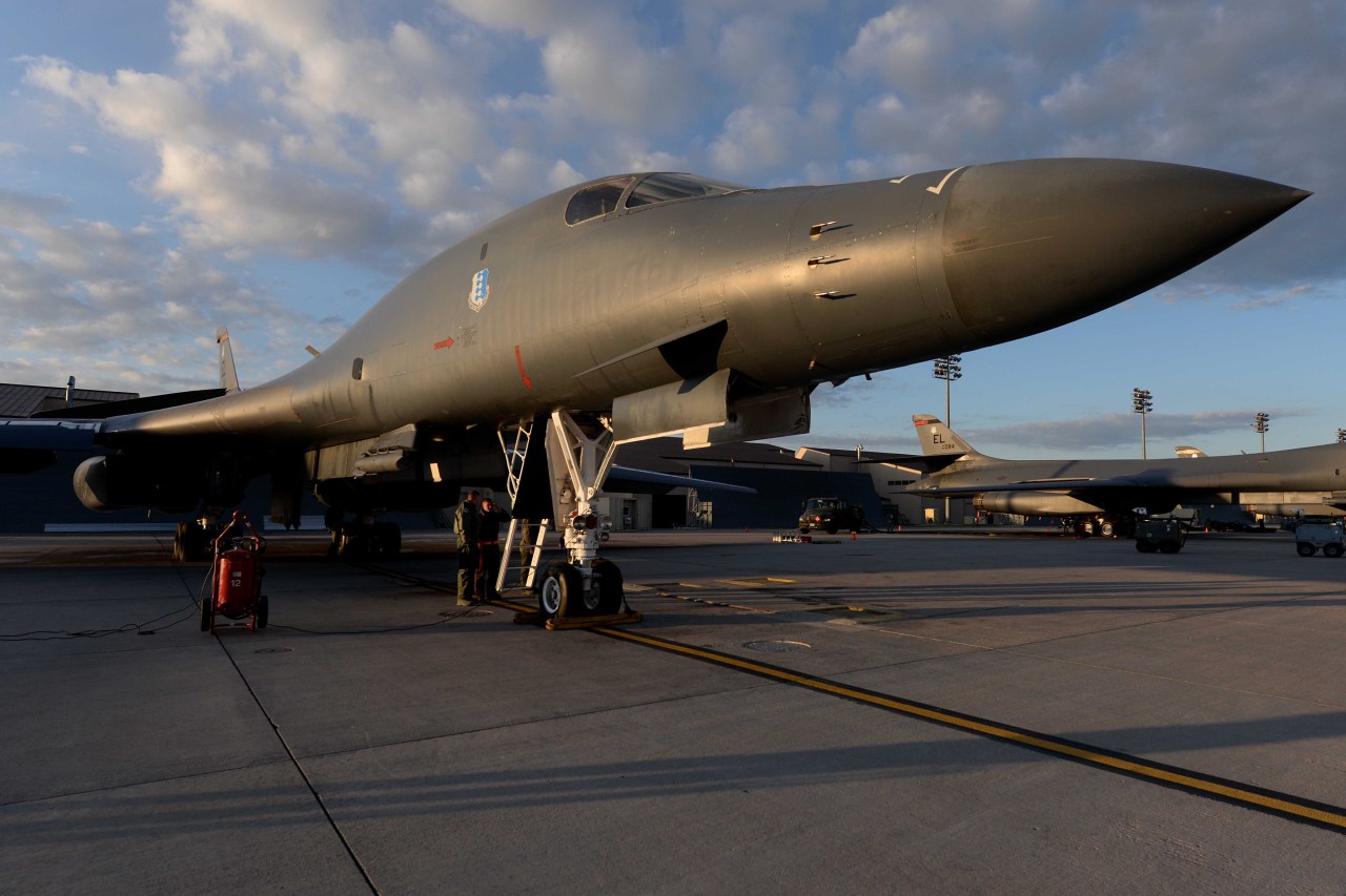 rocketumbl:  B-1B 
