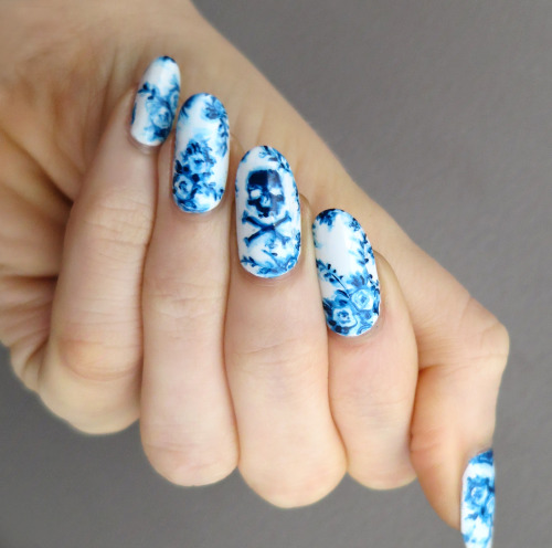 ladycrappo: Flow blue china nails.  Someone sent me a message recently suggesting I try some flow blue nails, and I loved the idea.  However, because I replied to that message it’s gone from my inbox, and I no longer know who it was.  If it was you,