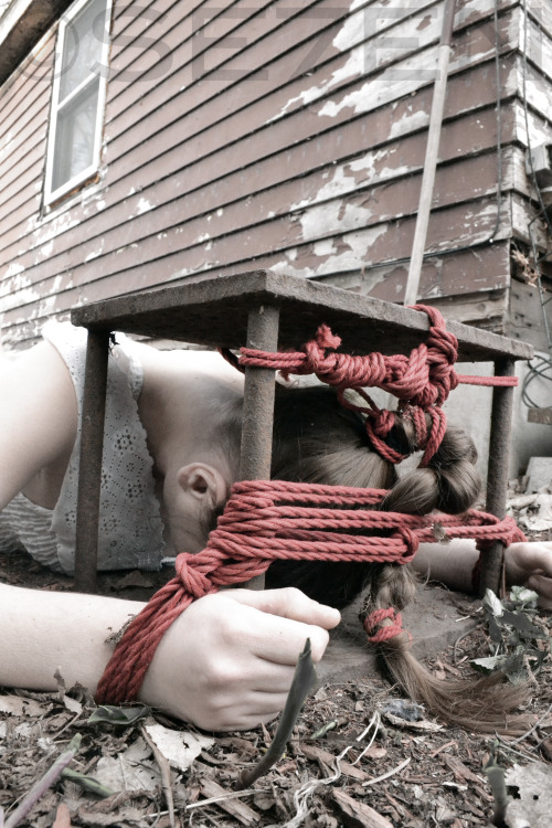 se7enbondage: Box of isolation. 