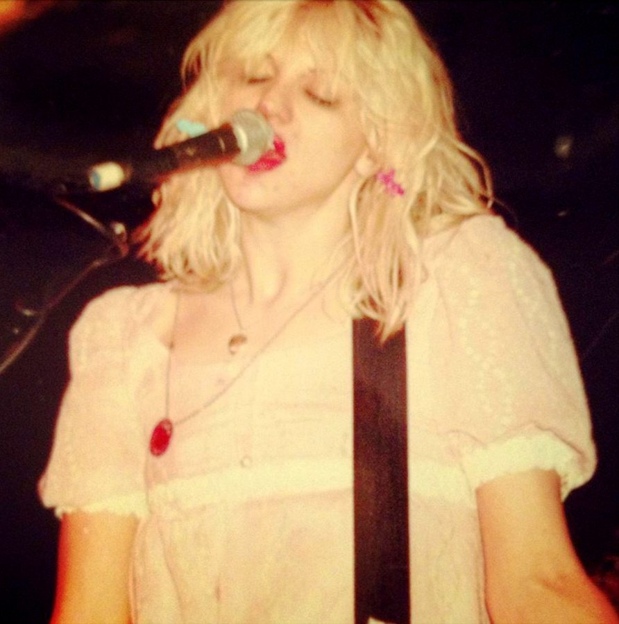 andnoonefliesaroundthesun:  Courtney Love  I loved Courtney. en.wikipedia.org/wiki/Courtney_Love