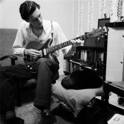 i-will-be-a-legend:Brian May aged 16, playing