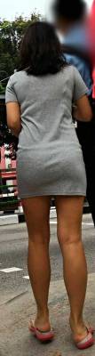 clm4w37:  SG girl in short dress.