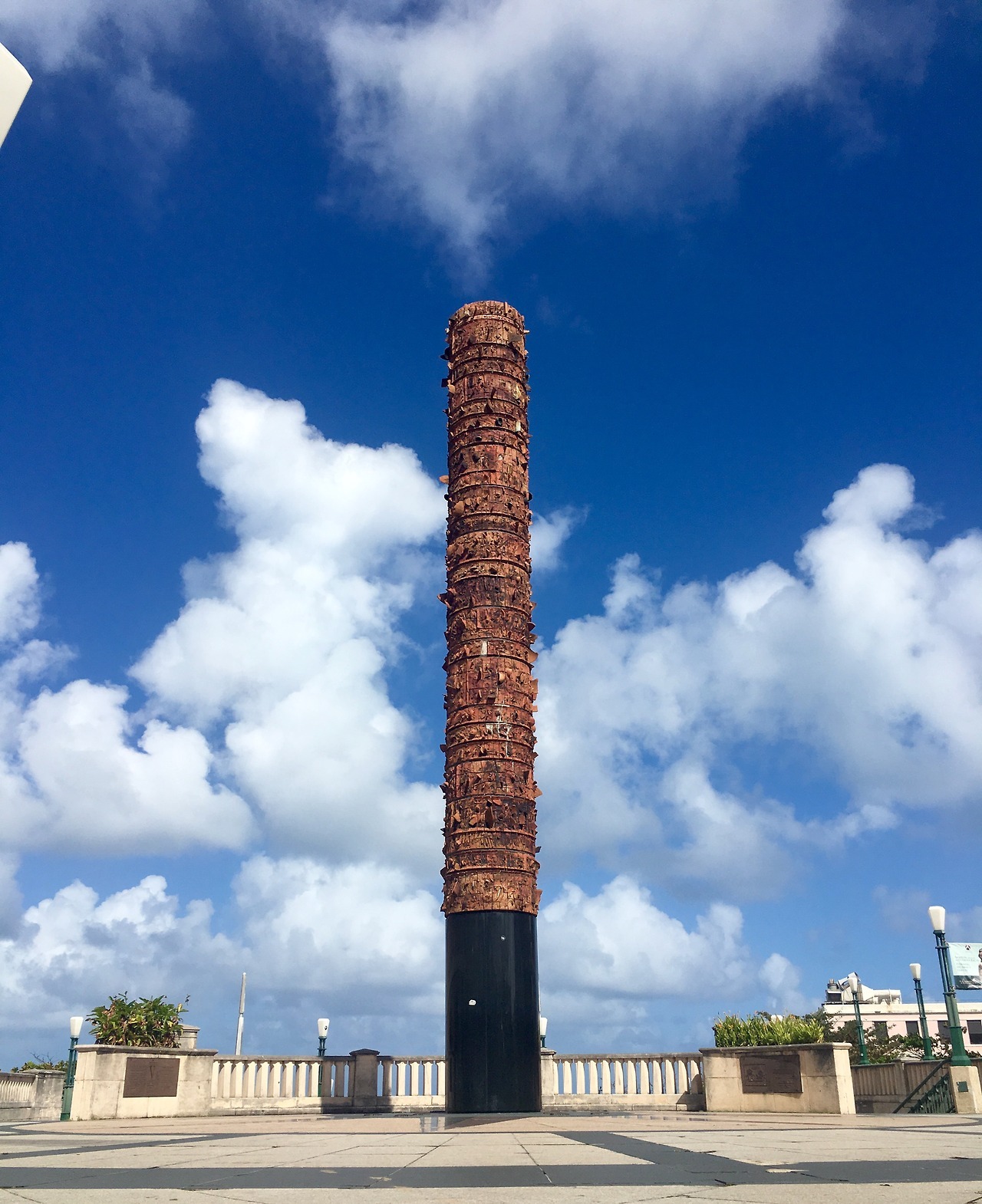 Abandonado Eléctrico Lío Andrea Torres López - El Tótem Monument in Old San Juan Totem...