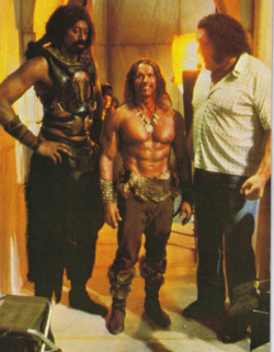 sixpenceee:    Arnold Schwarzenegger (6'2 - 188cm) in between Wilt Chamberlain and Andre the Giant.