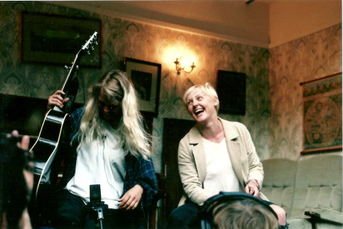 fsmallshaw:Marika Hackman and Laura Marling covered a Foo Fighters song at a secret show during En