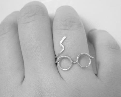 see-you-forever:  such a cool ring omg