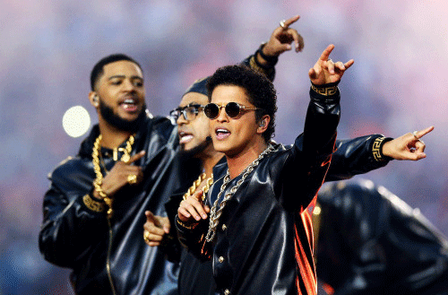 ghettablasta:  Awesome Beyonce and Bruno Mars perform during the Pepsi Super Bowl