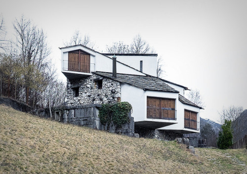 elarafritzenwalden:ofhouses:550. Pino Pizzigoni /// Claudio Nani House /// Parre, Bergamo, Italy ///