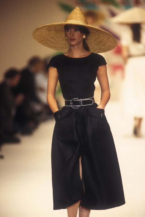 theoriginalsupermodels:Oscar de La Renta - Spring 1993 RTW