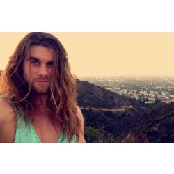 brockohurn:Sometimes you just have to get outside and be active!   Started where all those little white buildings are and made it to the top.. Not the hardest hike but when you add sprints and squats it really pics up!   Hope everyone had a great day!