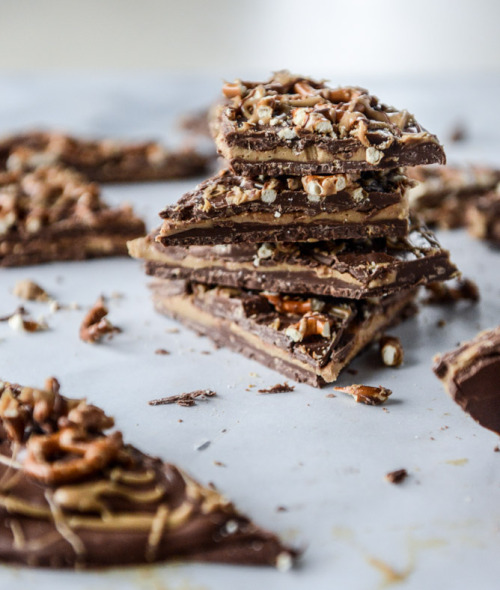 sweetoothgirl: pretzel peanut butter stuffed chocolate bark