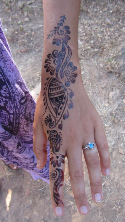 gnostic-forest:  flowersofgaia:  Henna in Goa <3  Oh 