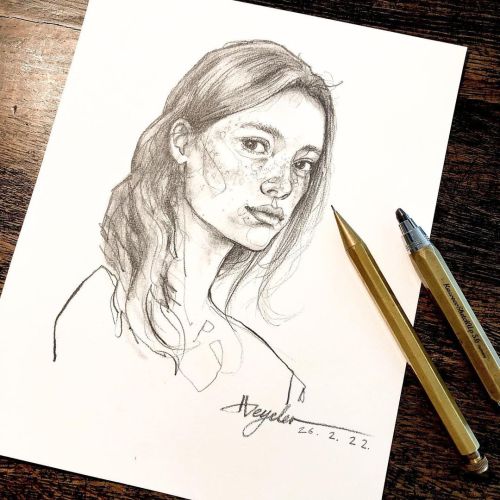 A quick pencil sketch. #pencilsketch #portraitsketch #portraitdrawing #portrait #pencildrawing #beye