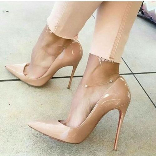 http://pumps-and-heels.tumblr.com/
