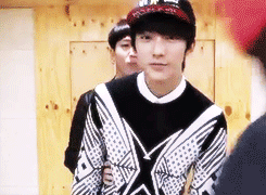 tienyeol:  ( ´∀`) 