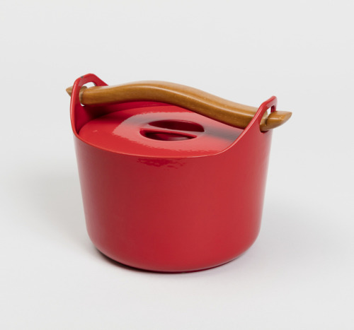 Timo Sarpaneva, Casserole, 1960. Enameled cast iron, teak. Made by Rosenlew Finland. Via Cooper Hewi