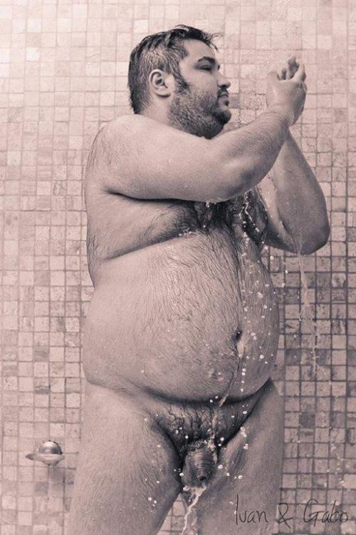 bigmensmallpenis:  There are few chub bears that are more gorgeous than this Greek god! 