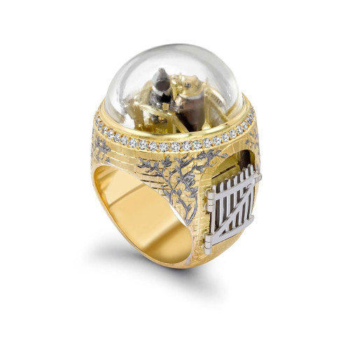 idiosyncreant:archiemcphee:British master jeweler Theo Fennell creates awesomely intricate gold ring