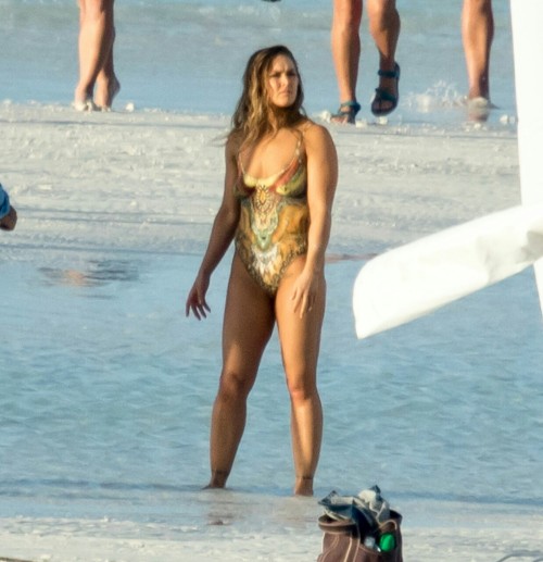 datboinitty:  Rhonda Rousey totally nude body paint 