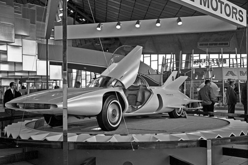 specialcar:1950S “JET AGE” CONCEPT CAR AT GENERAL MOTORS EXHIBIT, CENTURY 21, PHOTO: SEATTLE MUNICIP