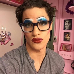 justforgetaboutheworld:  Don’t be a drag