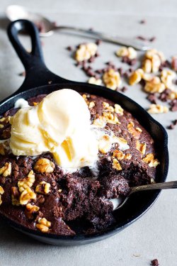 fullcravings:  Double Chocolate Walnut Skillet