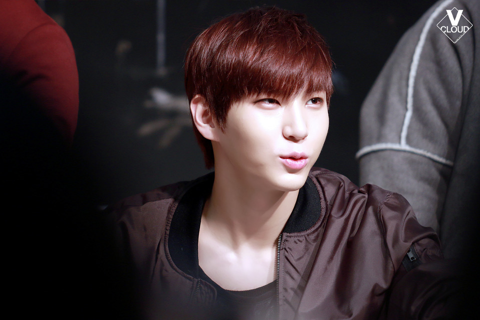 prince-taekwoon:  cr.: V.Cloud / do not edit 