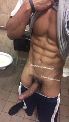 jiggyjake1633:  Reblog if you want every inch of daddies dick 