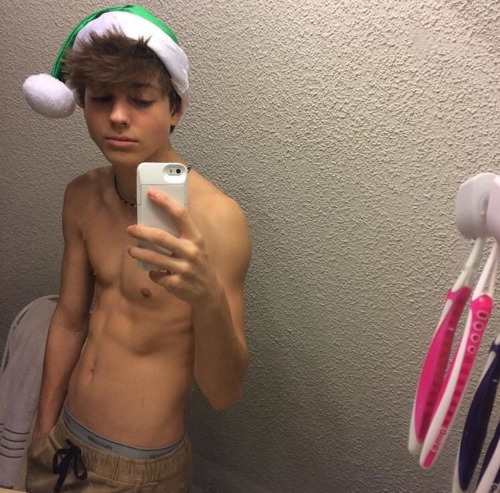 https://horniboisteenbois.tumblr.com/post/168917948995