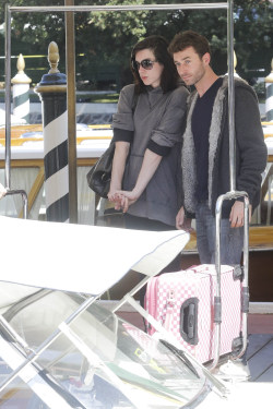 dixiegot:  Stoya e James Deen, in partenza dal Festival di Venezia, Hotel Excelsior, Venezia, 3 Settembre 2013. 
