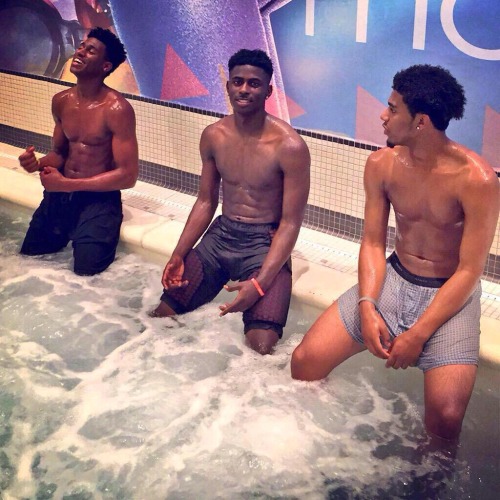 sexnthecloset:  www.sexnthecloset.tumblr.com