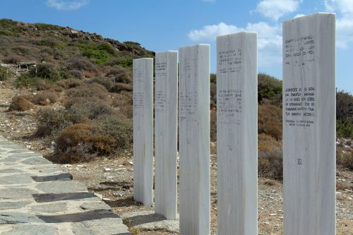 whatshouldwecallhomer:last-of-the-romans:The Tomb of Homer in Ios, Greece. What should we call 