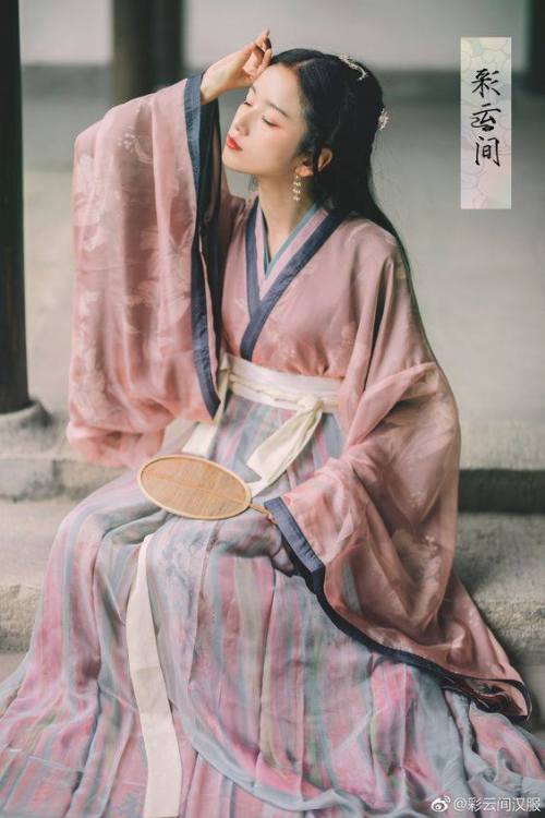 Traditional Chinese Hanfu - Type: Waist-high Ruqun/襦裙 from 彩云间. I love the color coordination of thi