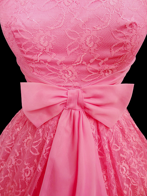 vintagegal:1950s Bubblegum Pink Lace Chiffon Full Skirt Cocktail Party Dress (via)