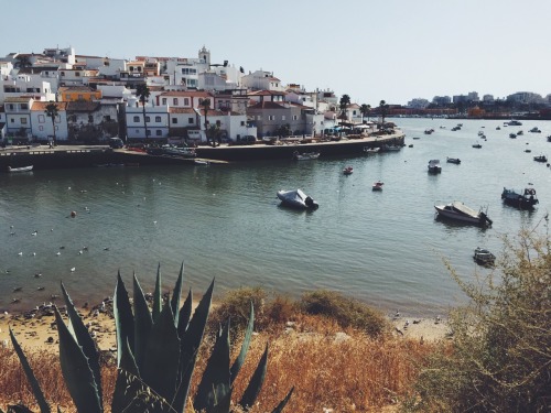 travelingcolors:Ferragudo, Lagoa | Portugal (by Nacho Coca)Follow me on Instagram