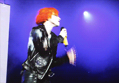 theparamores:  That’s What You Get chant intro live in The Woodlands, Texas.    Her hair look fabulous omg