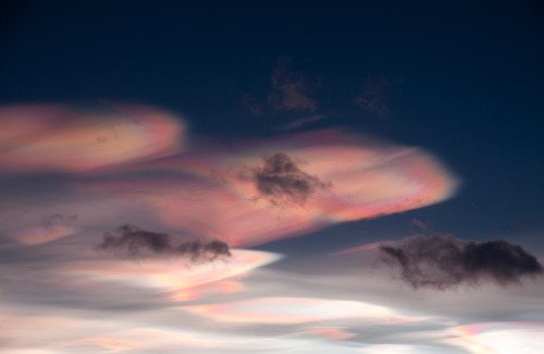 meancutie: mother of pearl clouds x