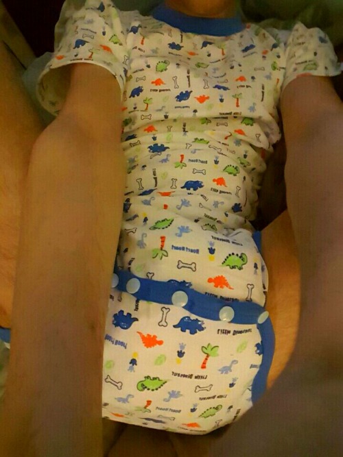 lorenzopadded:  Got my first new onesie in the mail today!!! I had a wet diaper on to. Might get another one but different style. Send me a message if you have a suggestion of one that would look cute on me 