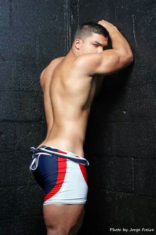 jockbrad:   Swimmers, wrestlers, football players / singlets, jockstraps, speedos and spandex! http://jockbrad.tumblr.com/ 