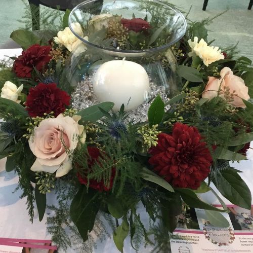 Blush and wine shades bang on trend #freshflowers #tabledecor #weddingflowers#candles #countrystyle 