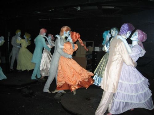 theawesomeadventurer: wilma-flintstones-mother: Behind the scenes at Disneyland’s HAUNTED MANS