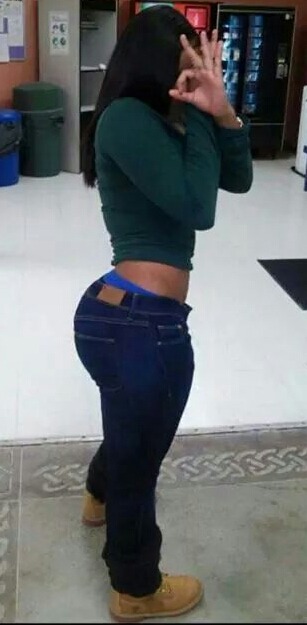 munnyb:  FOLLOW ME. *munnyb*  Sexxxy around the way girl