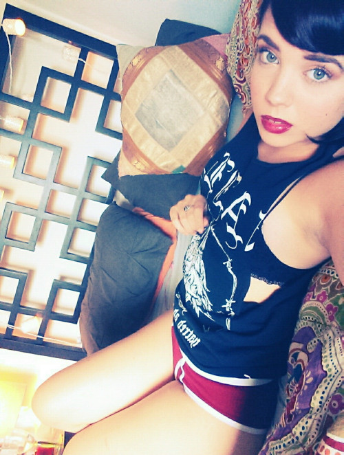 impudent-little-girl: ask me stuff, ya nerds